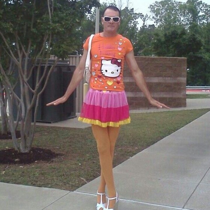 Where to show yourself dressed up as a woman online